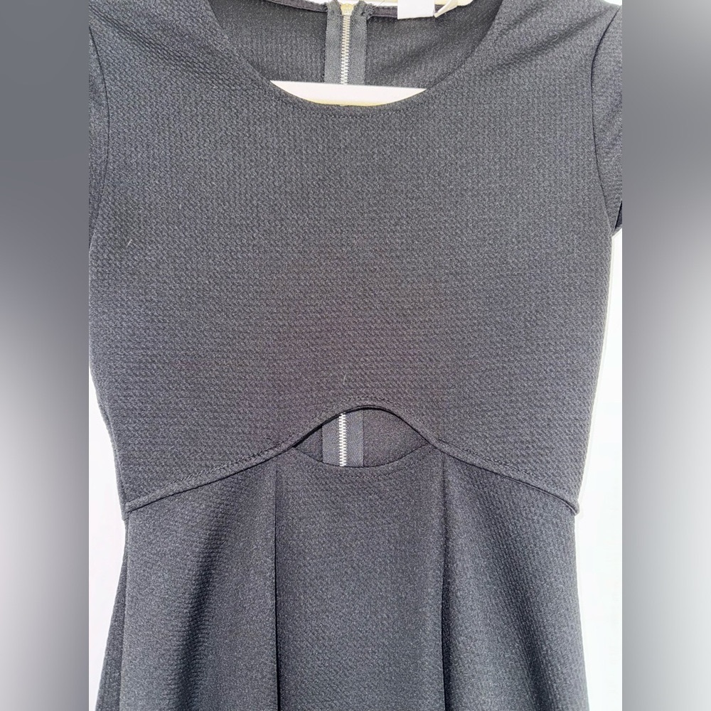 Anthropologie Black Short Sleeve Fit & Flare Mini Dress EUC Cutout A Line LBD - Picture 3 of 8